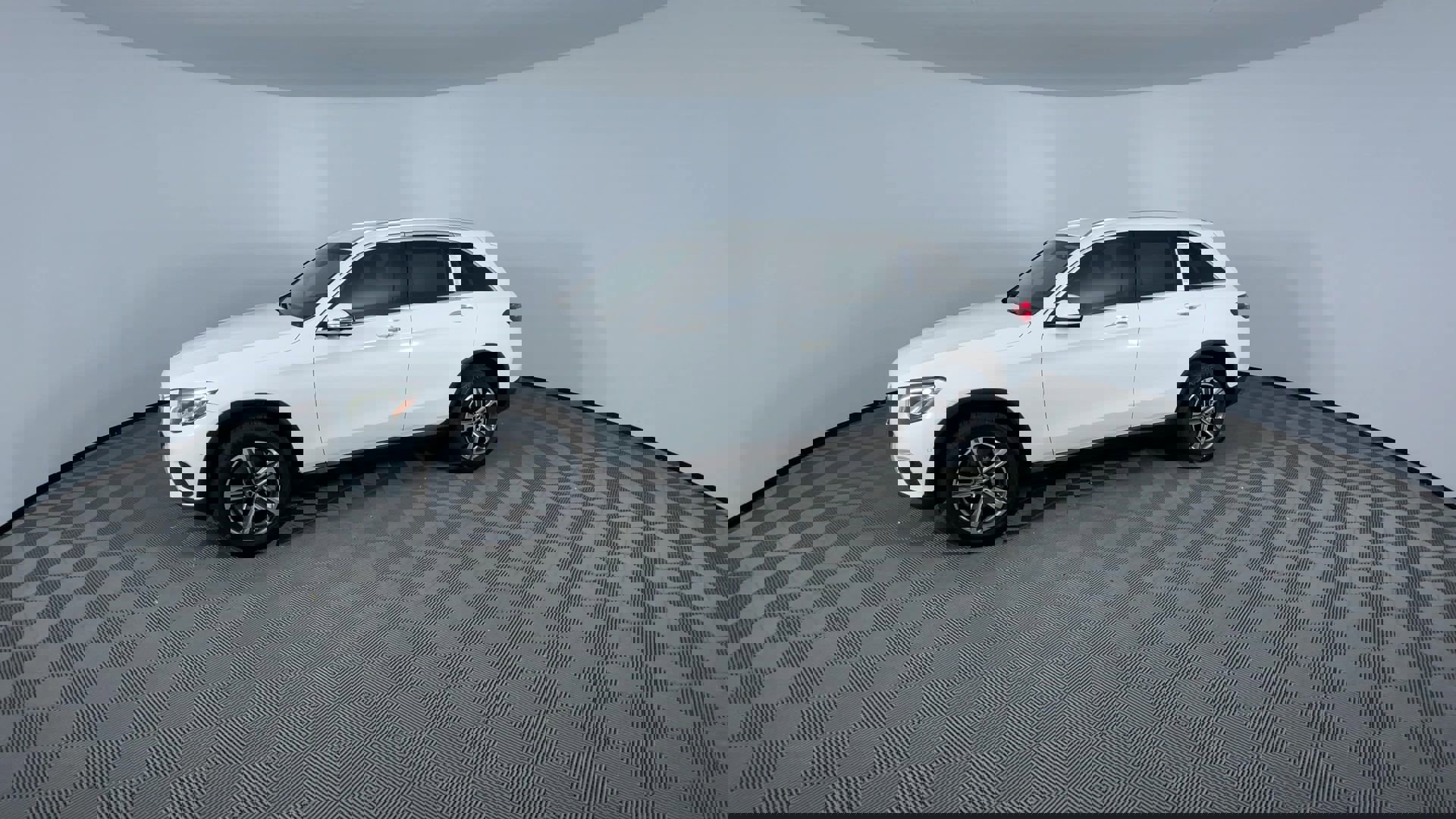 Used 2018 Mercedes-Benz GLC 300 image 4