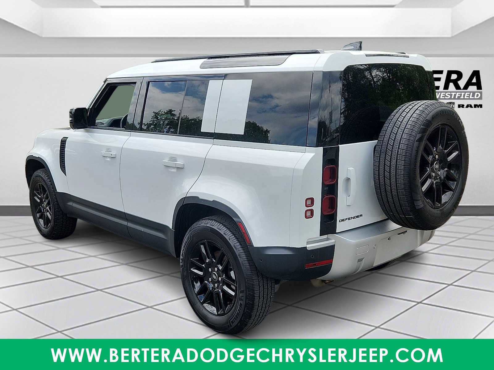 Used 2025 Land Rover Defender 110 S AWD/4WD image 4