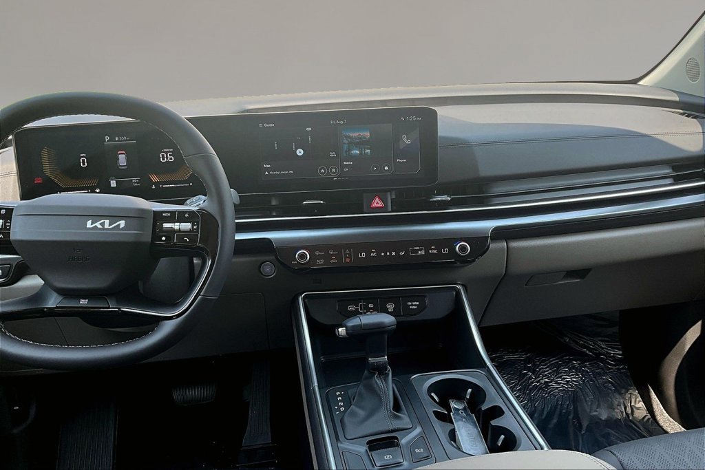 New 2027 Kia Carnival FWD image 6