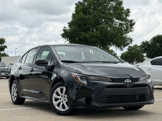 Certified 2025 Toyota Corolla LE FWD image 2