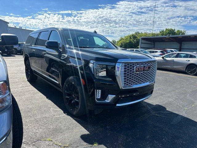 Used 2022 GMC Yukon XL Denali AWD/4WD image 1