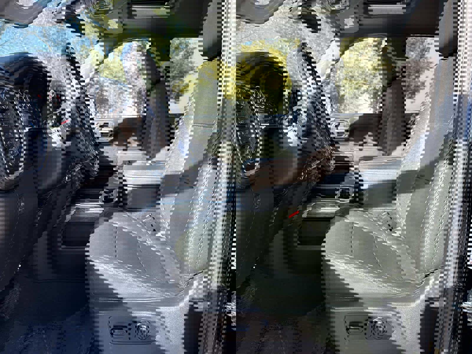 Used 2021 Chevrolet Silverado 1500 LTZ w/ LTZ Premium Package image 15