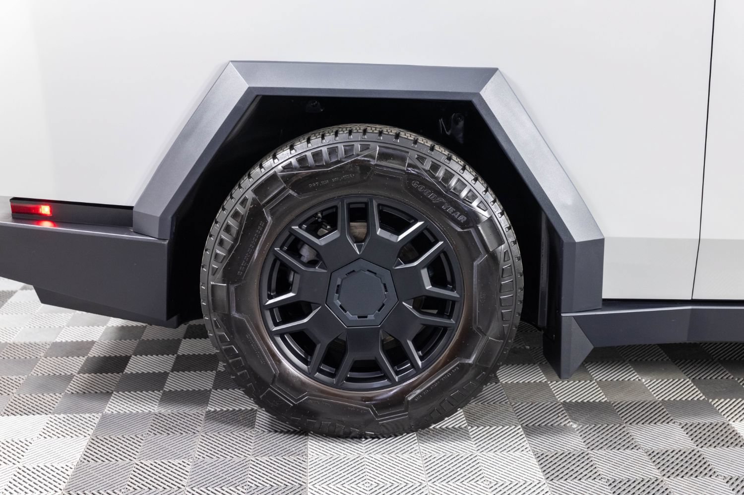 Used 2024 Tesla Cybertruck AWD Crew Cab image 36