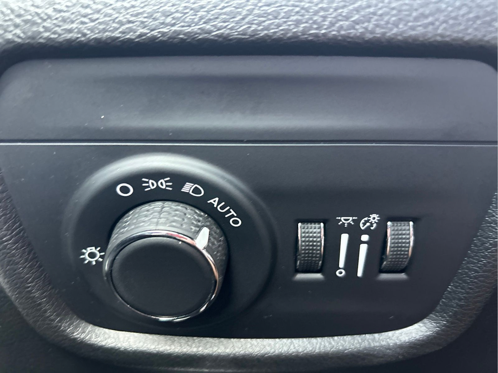 Certified 2024 Jeep Grand Cherokee Altitude RWD image 25