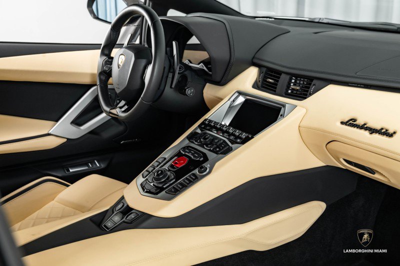 Used 2018 Lamborghini Aventador S image 64