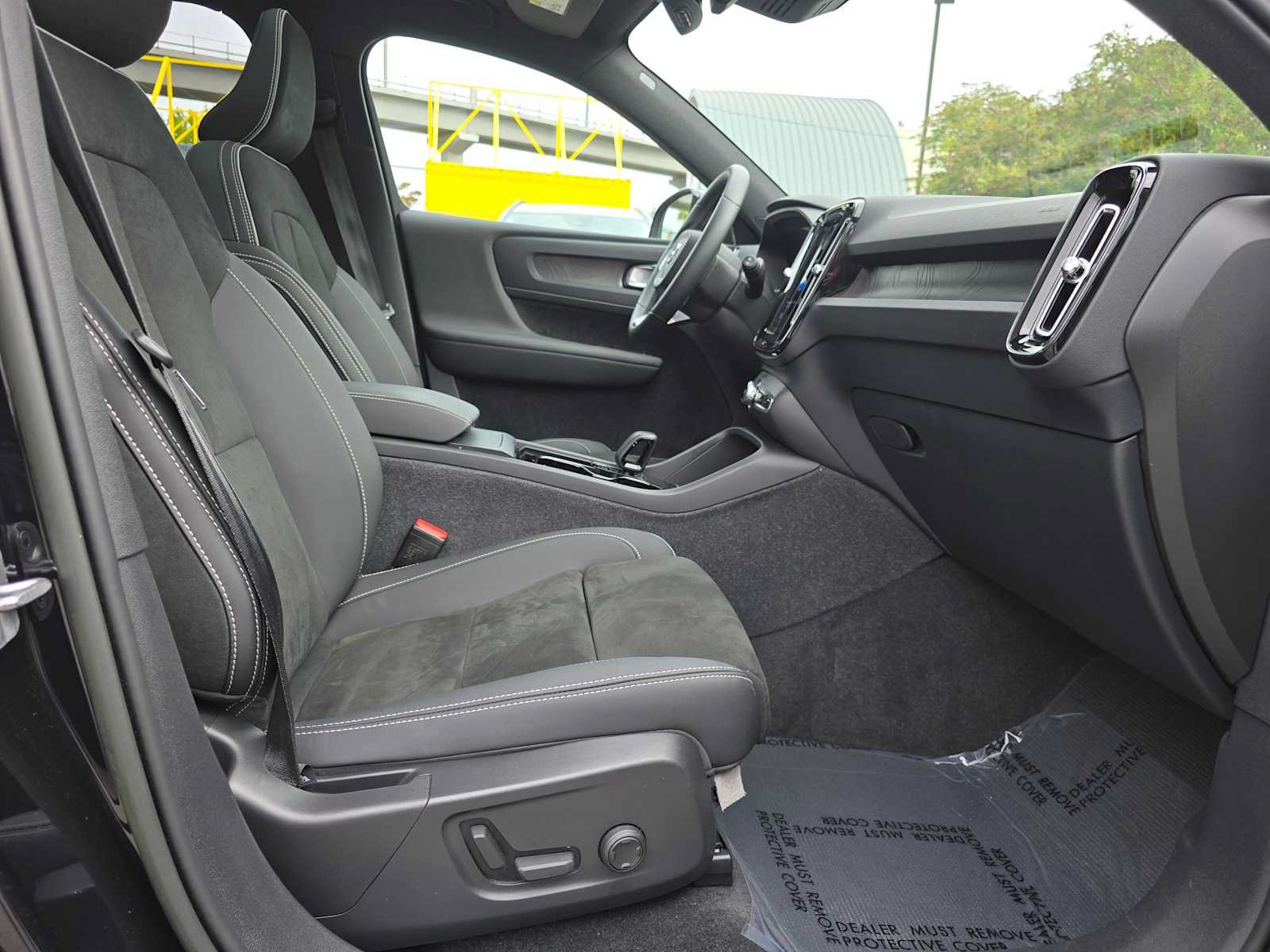 Certified 2023 Volvo XC40 Recharge Ultimate AWD/4WD image 11