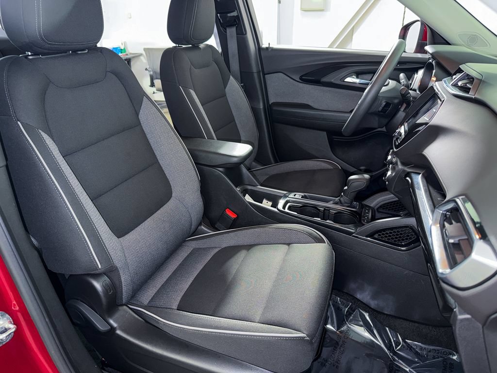 Used 2021 Chevrolet TrailBlazer LT w/ Convenience Package AWD/4WD image 16