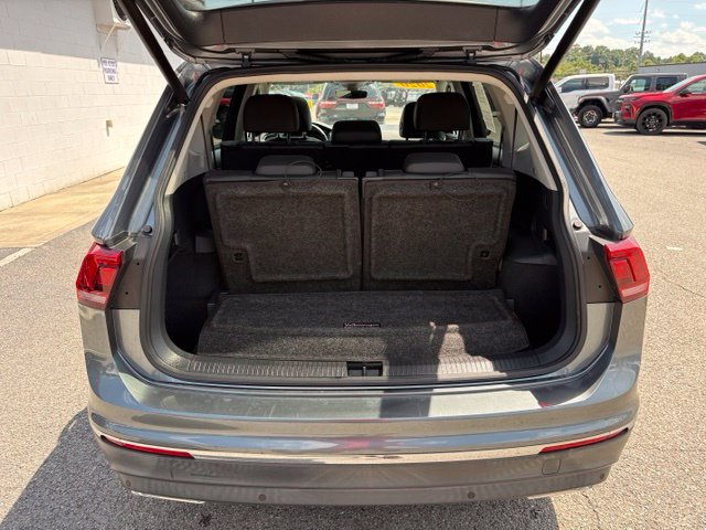 Used 2020 Volkswagen Tiguan SEL FWD image 32