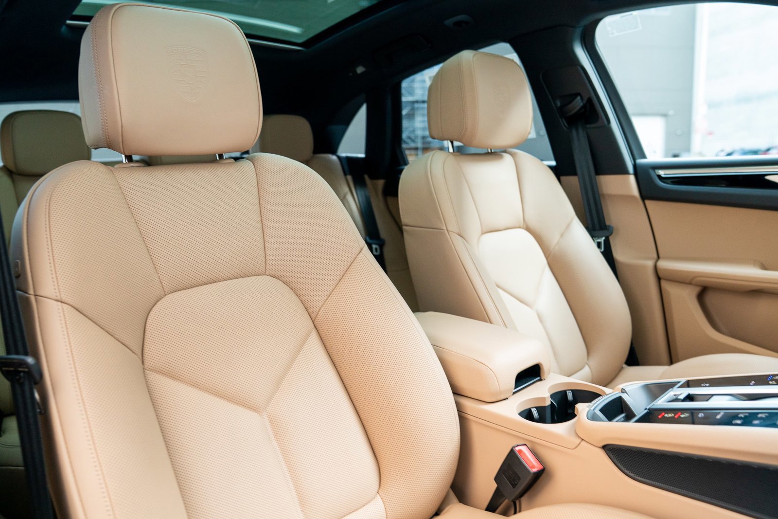 Certified 2025 Porsche Macan image 22