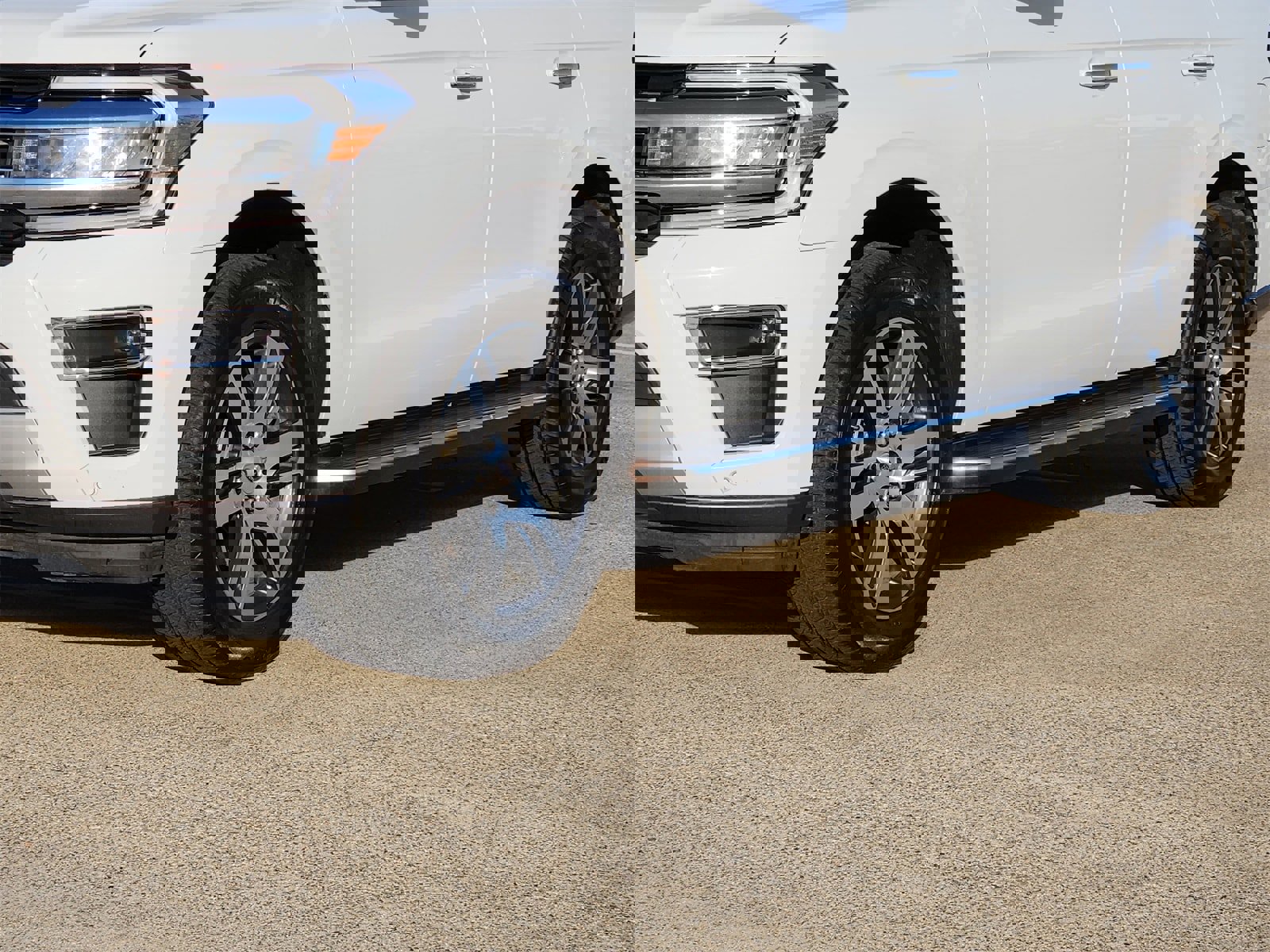 Used 2023 Ford Expedition Limited image 12