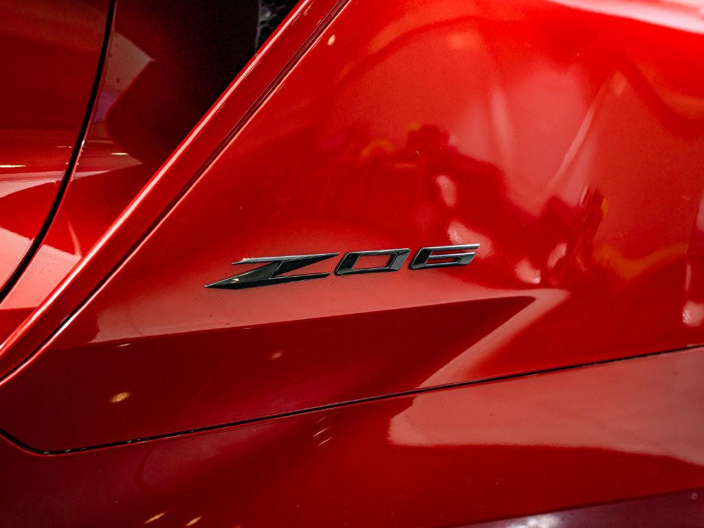 Used 2025 Chevrolet Corvette Z06 w/ Stealth Interior Trim Package RWD image 28