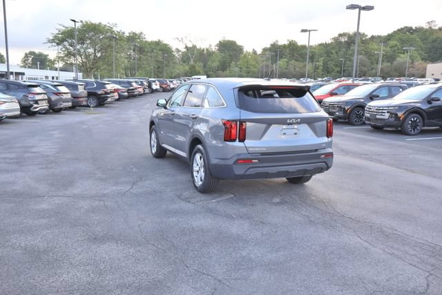 Used 2023 Kia Sorento LX AWD/4WD image 5