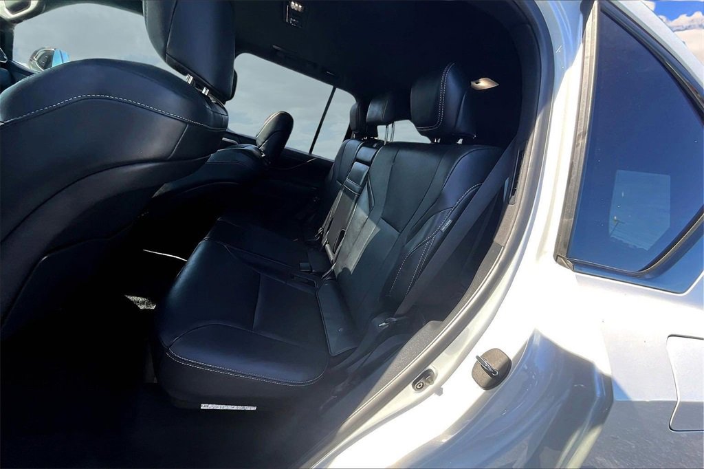 Used 2023 Lexus LX 600 4WD w/ Premium Package image 22