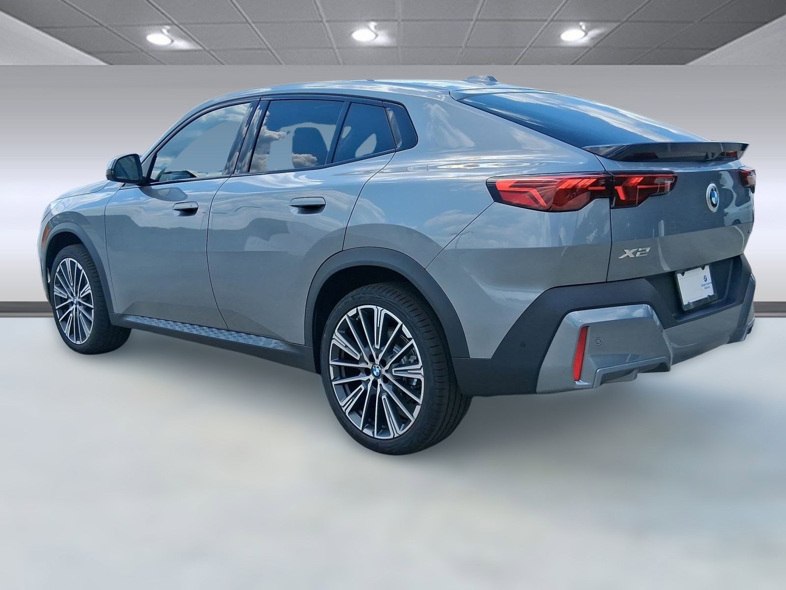 Used 2026 BMW X2 xDrive28i image 3