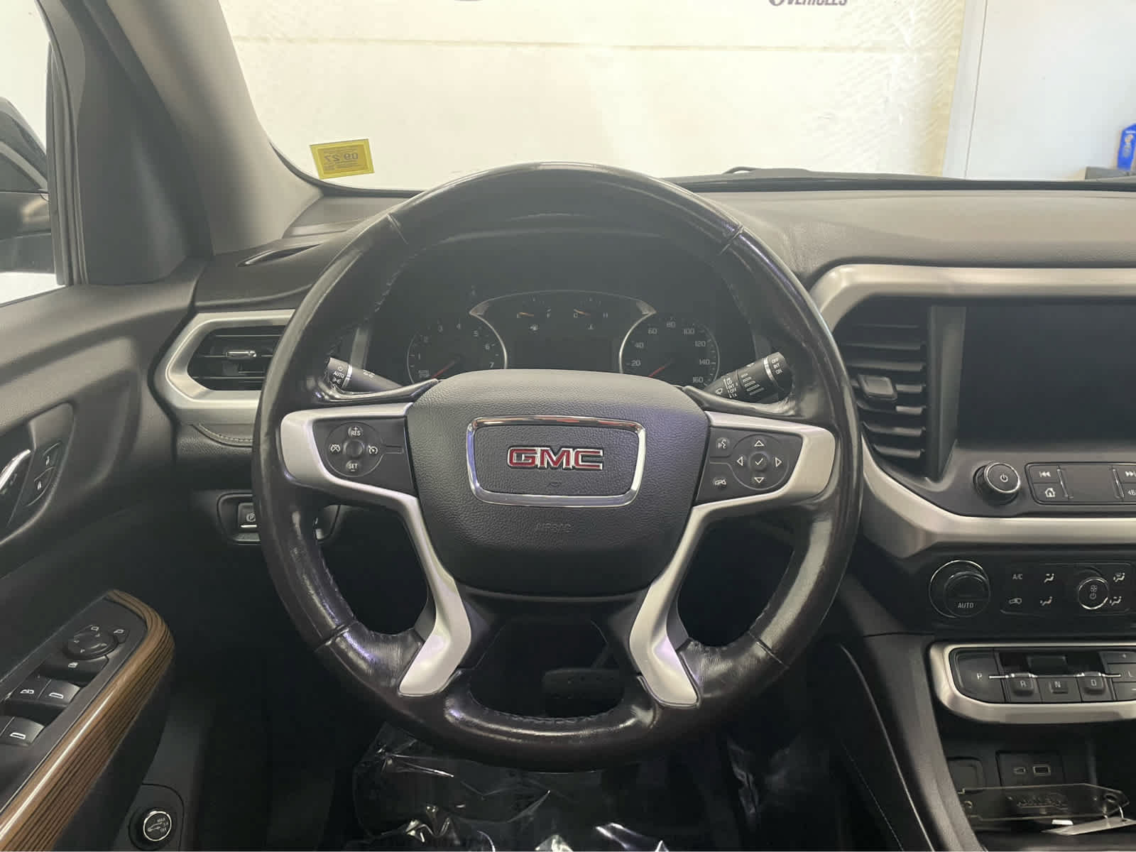 Used 2020 GMC Acadia SLE w/ Driver Convenience Package AWD/4WD image 11