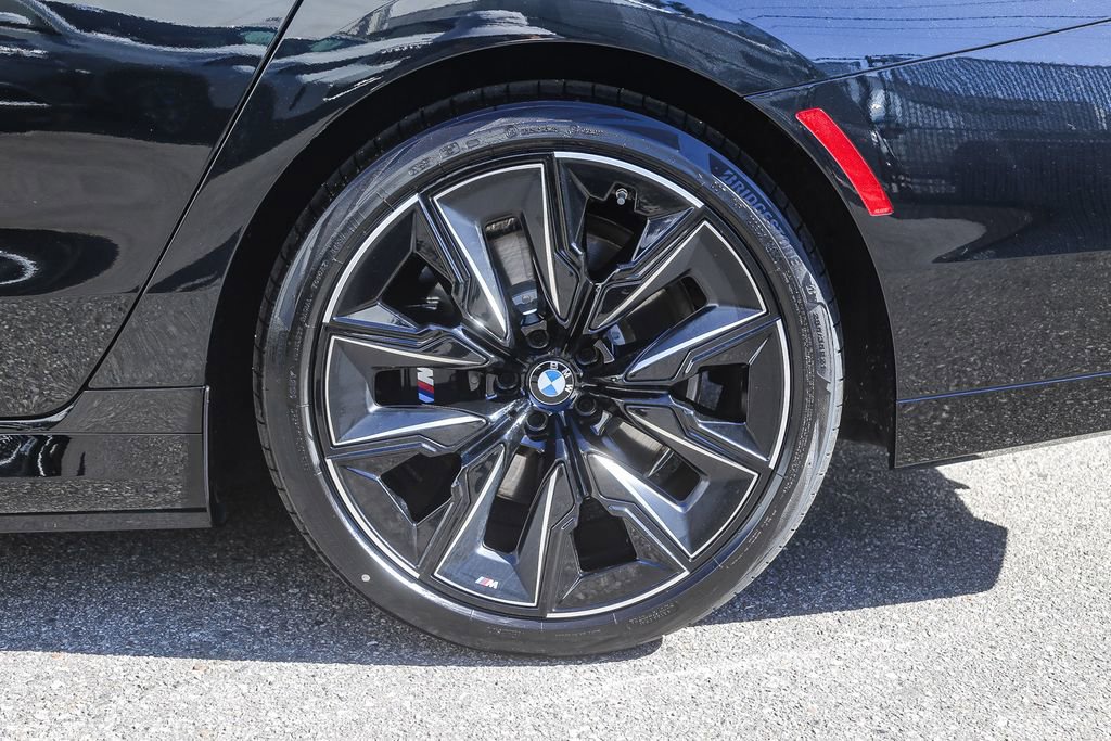 Used 2026 BMW 750e xDrive w/ Premium Package AWD/4WD image 8