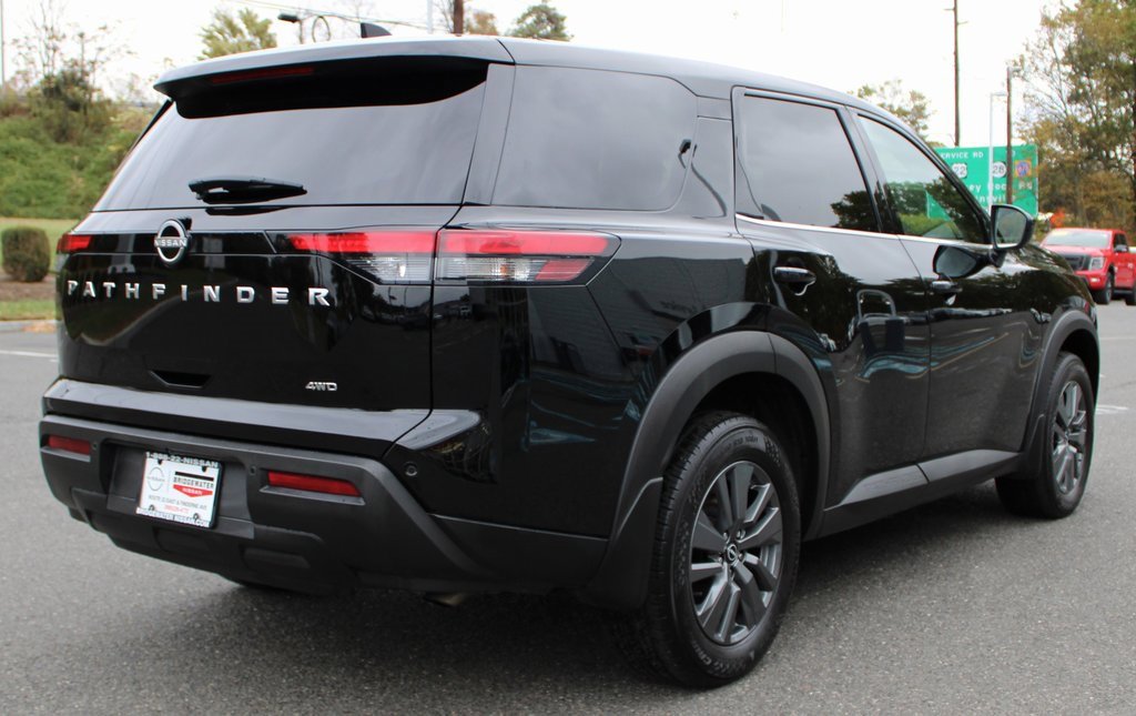 Certified 2024 Nissan Pathfinder S image 6
