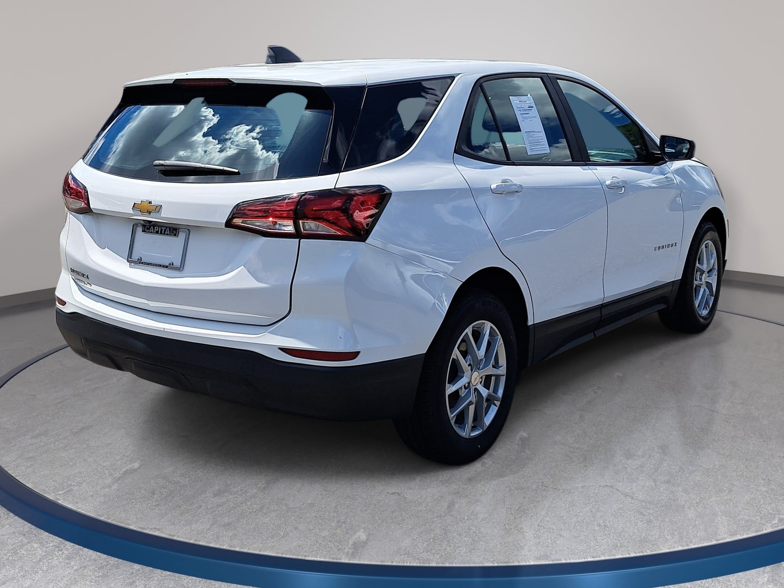 Used 2023 Chevrolet Equinox LS FWD image 5