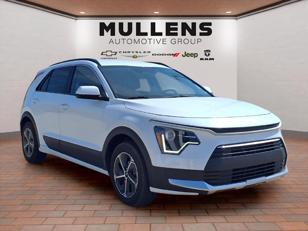 Used 2025 Kia Niro LX FWD image 3