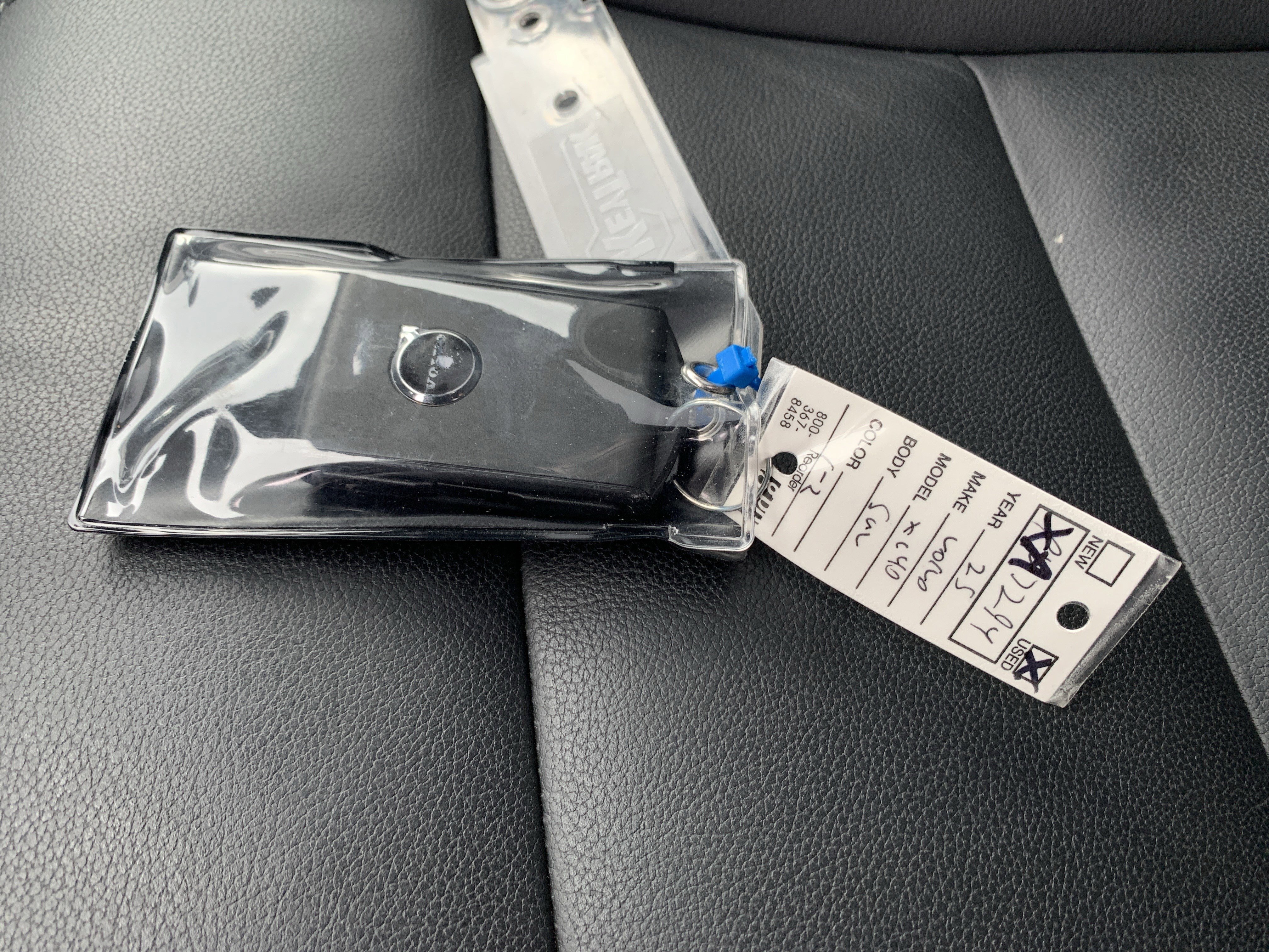 Used 2025 Volvo XC40 B5 Core image 37