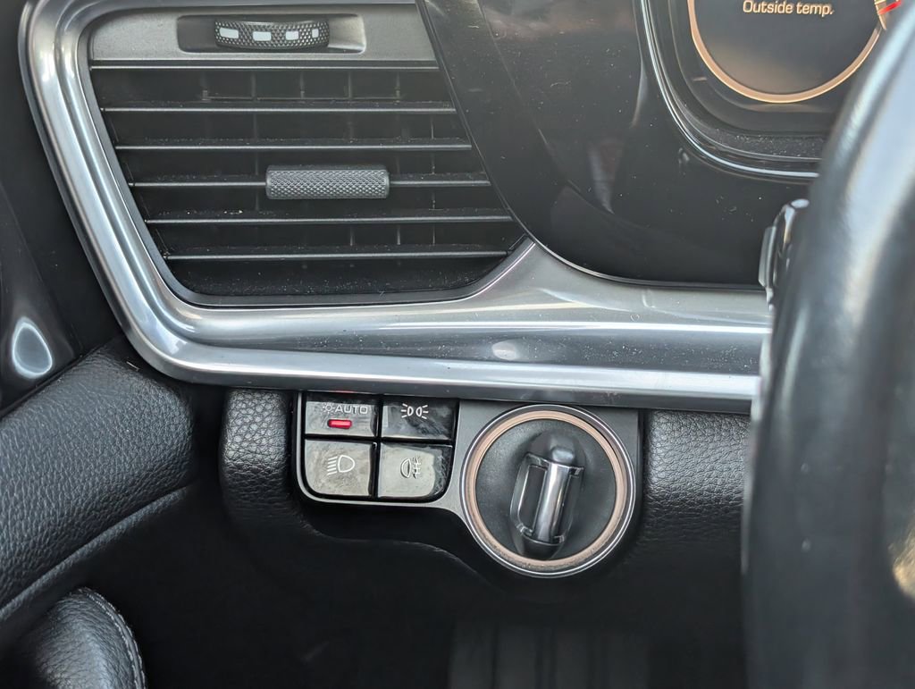 Used 2017 Porsche Panamera 4 w/ Premium Package image 21