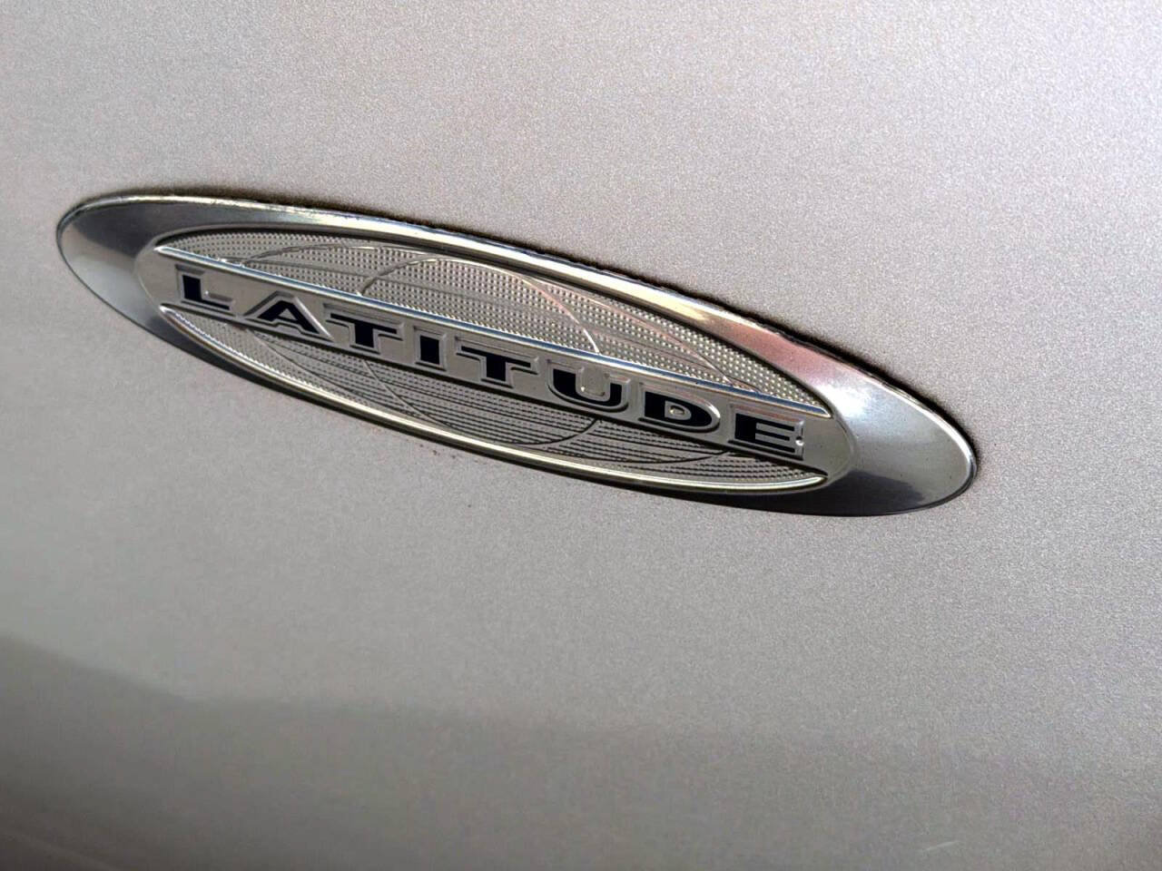 Used 2011 Jeep Compass Latitude AWD/4WD image 9
