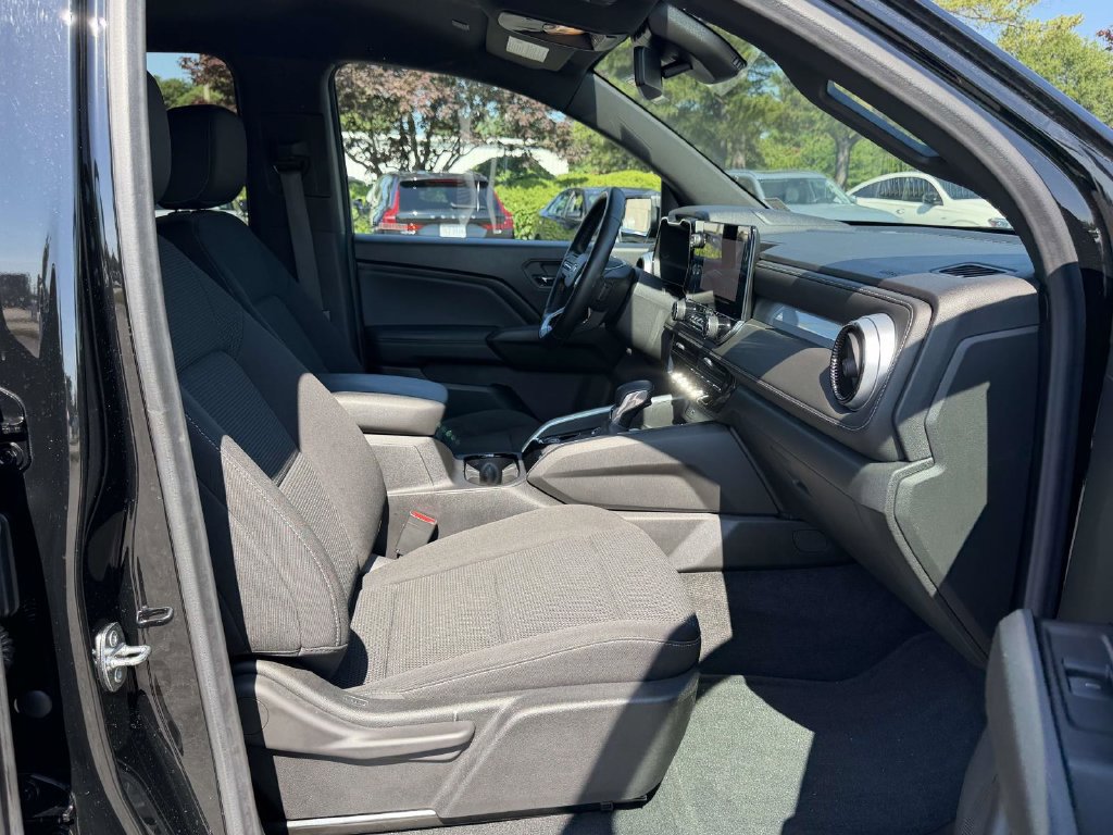 Used 2023 Chevrolet Colorado LT w/ LT Convenience Package II AWD/4WD image 11
