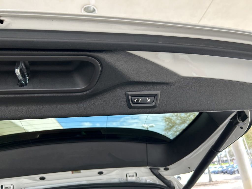 Used 2022 BMW X7 M50i image 38