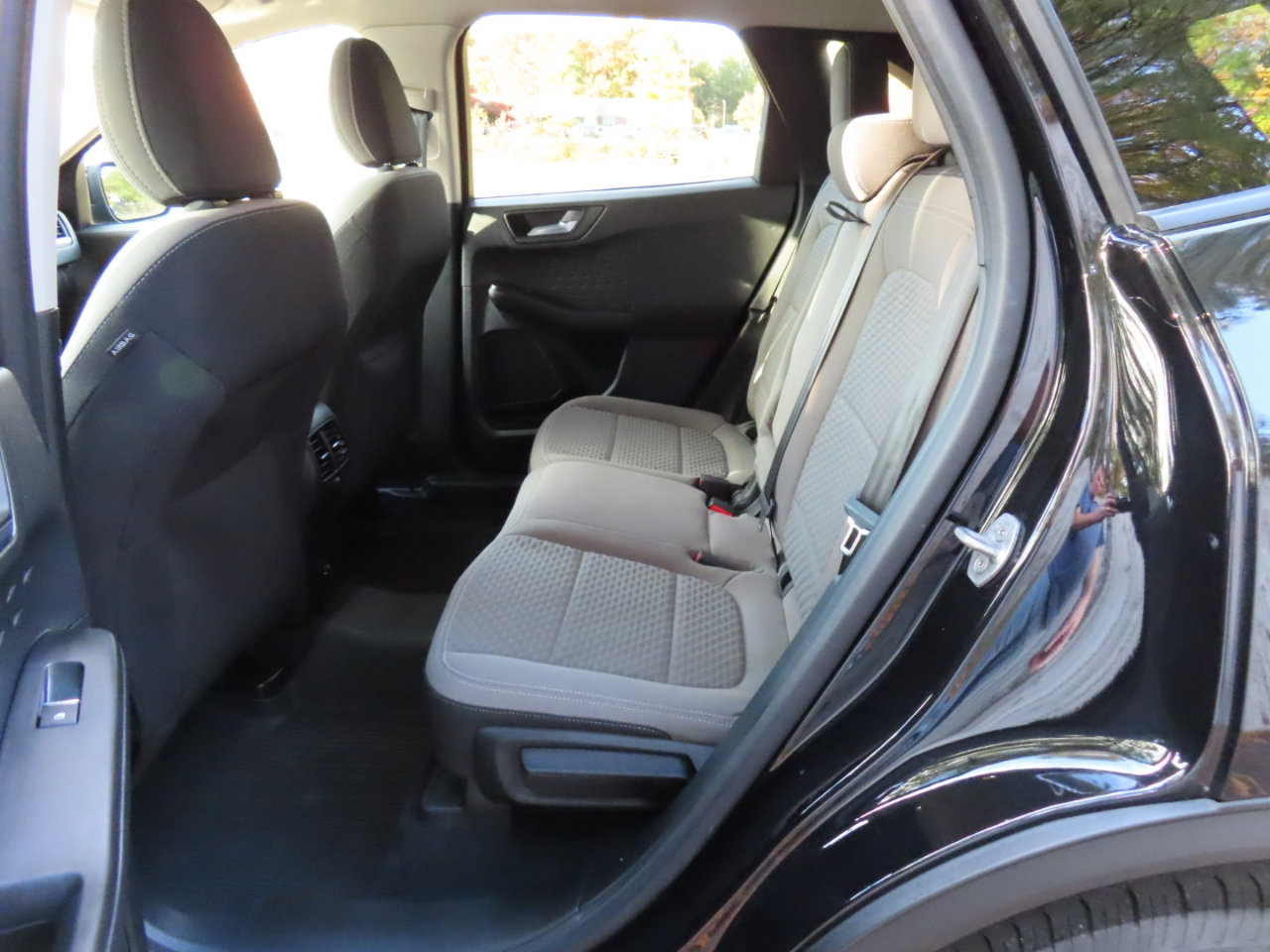 Used 2020 Ford Escape SE image 17