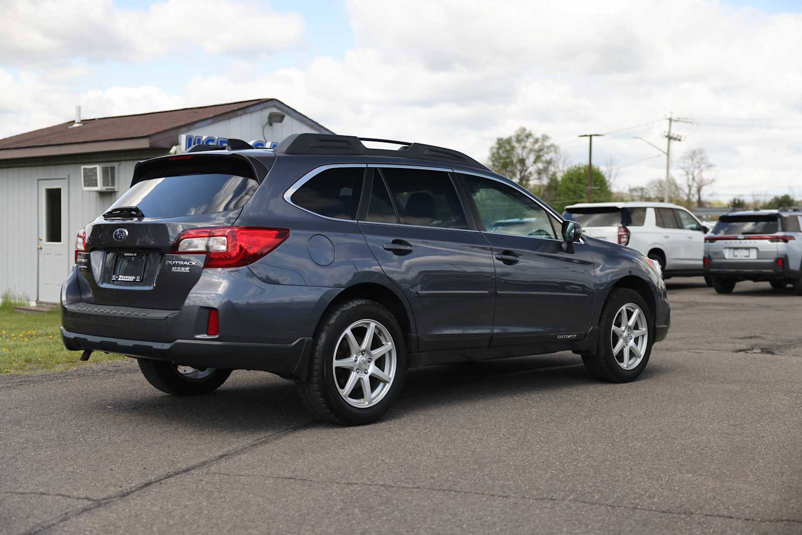 Used 2016 Subaru Outback 2.5i Limited AWD/4WD image 3