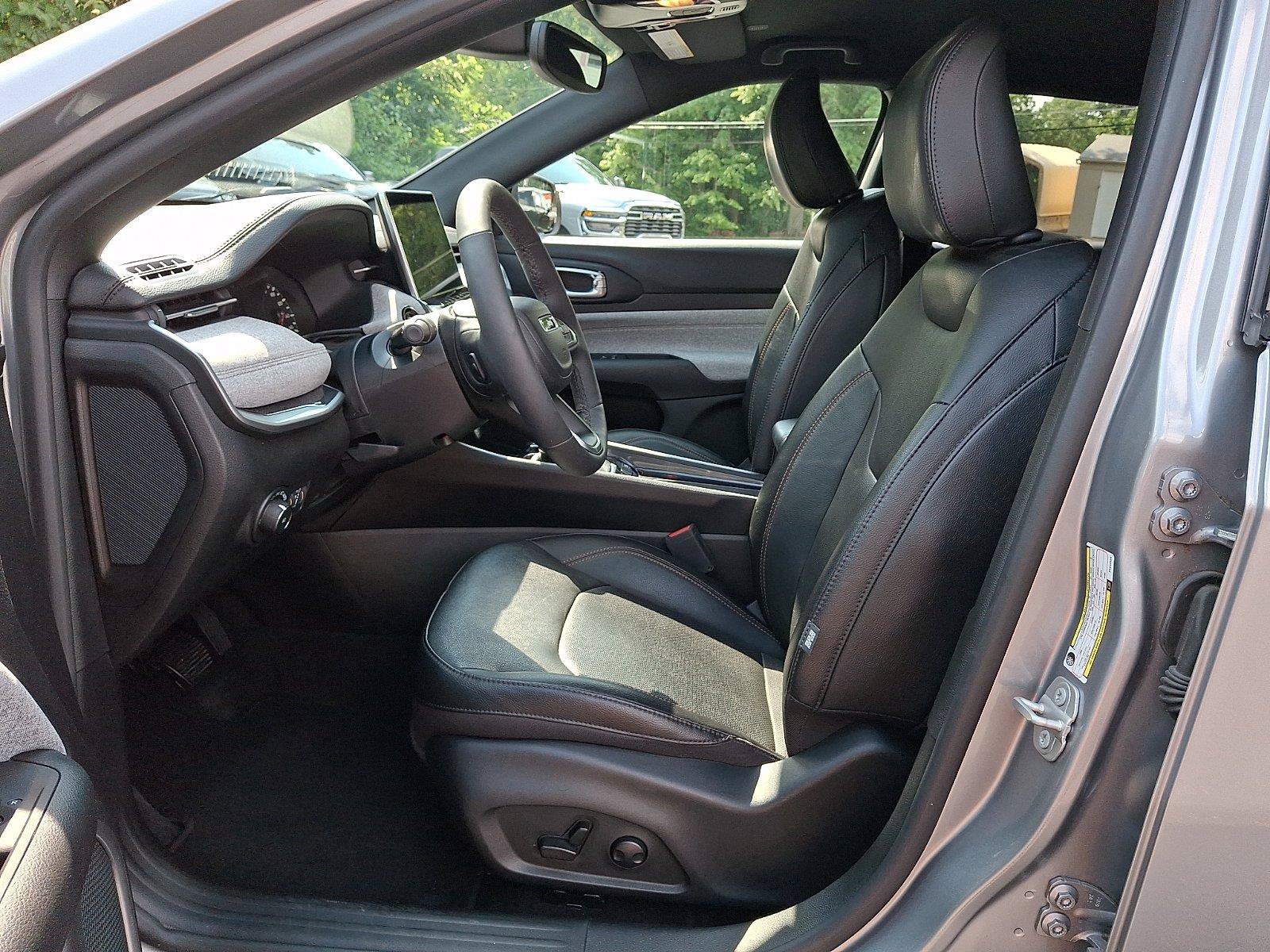 Used 2023 Jeep Compass Latitude AWD/4WD image 15