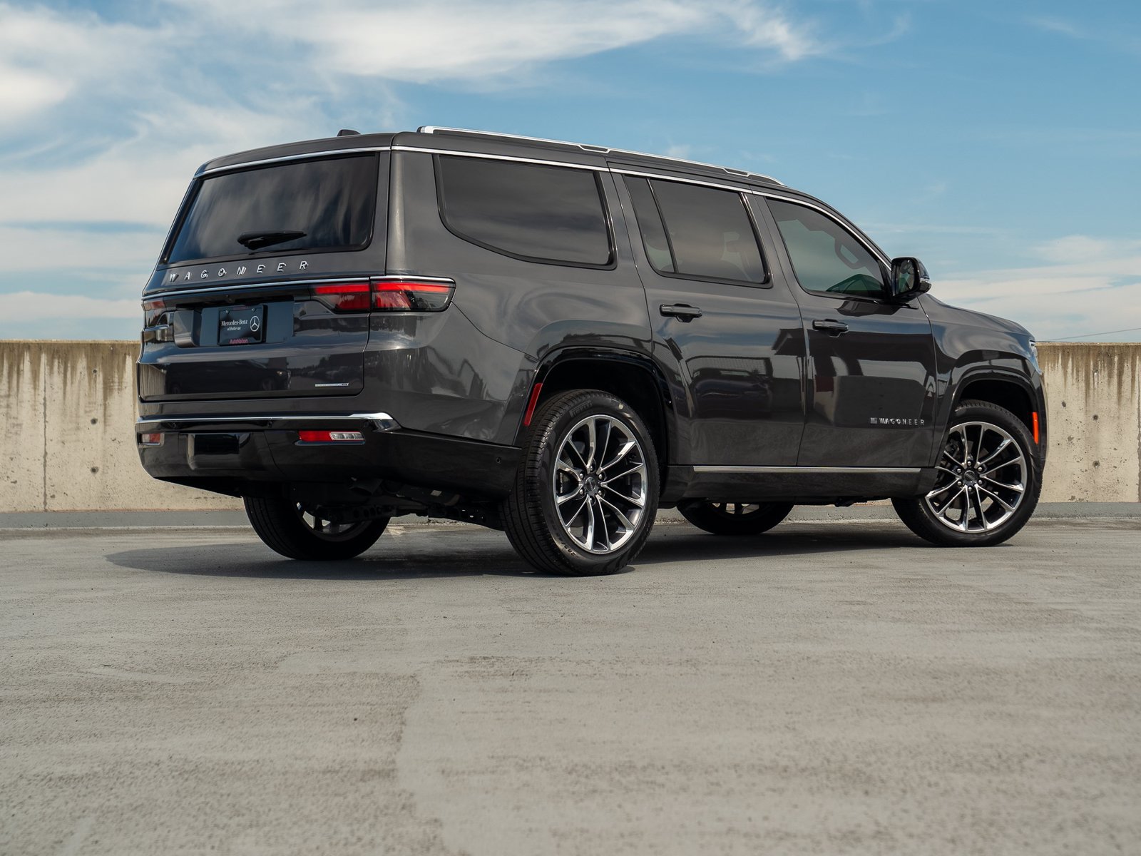 Used 2024 Jeep Wagoneer Series III w/ Premium Group I AWD/4WD image 4