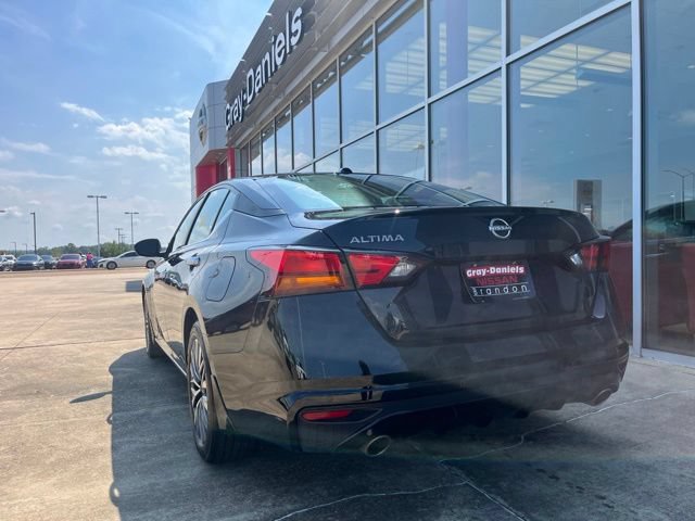 Used 2025 Nissan Altima 2.5 SV w/ SV Premium Package FWD image 2
