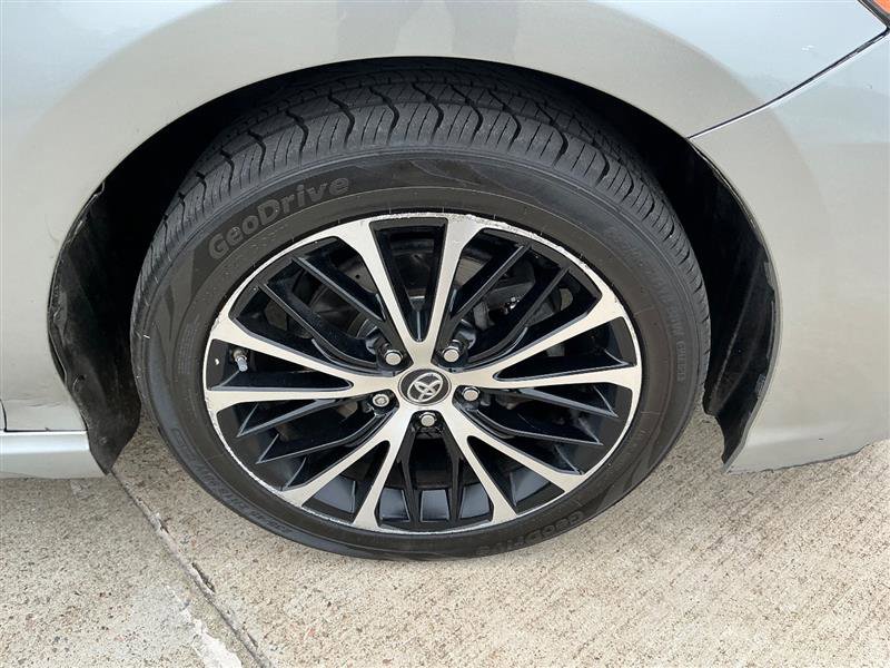 Used 2018 Toyota Camry SE FWD image 21