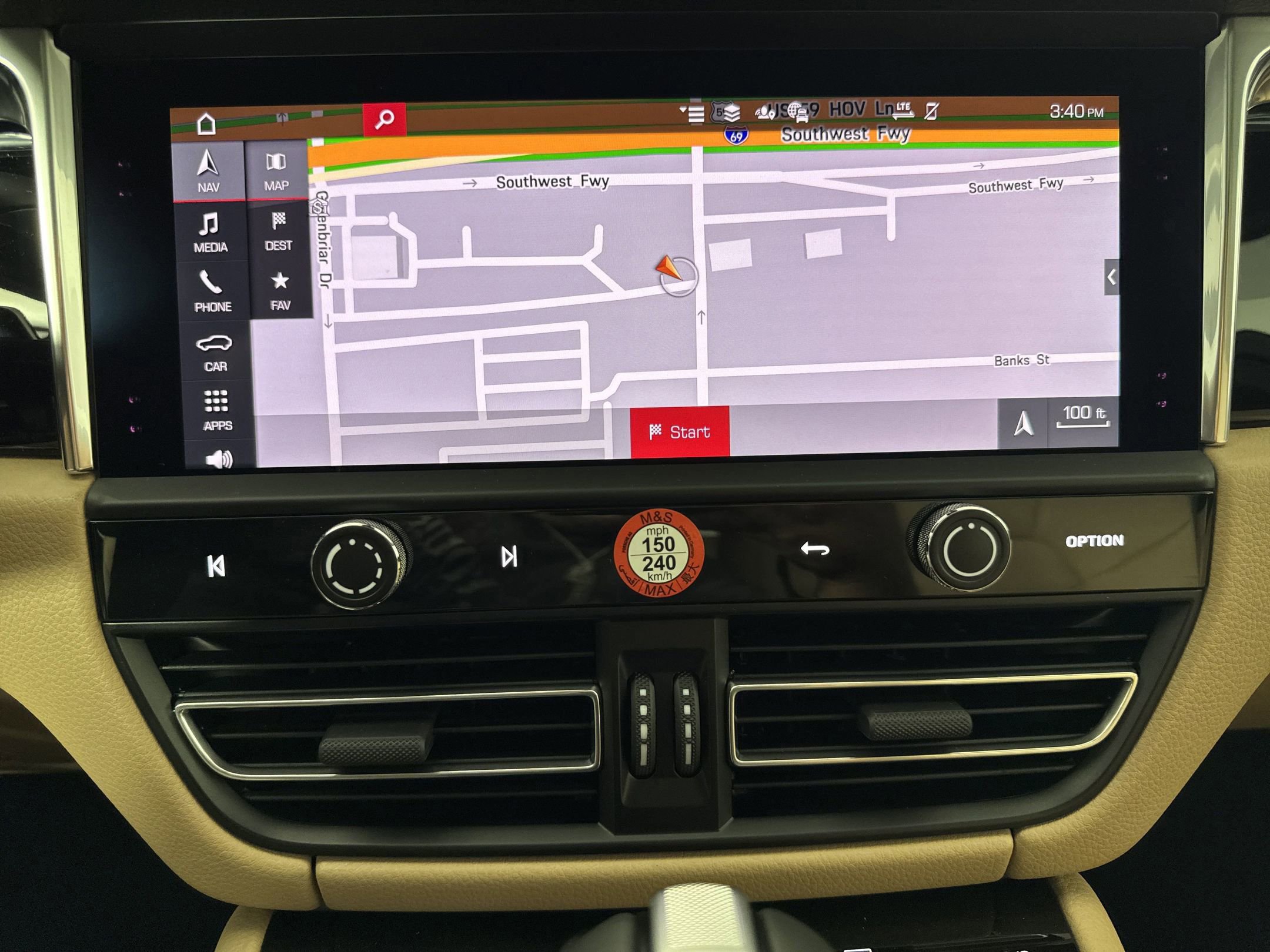 Certified 2025 Porsche Macan image 25