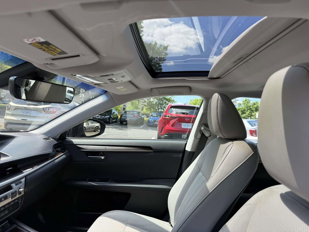 Used 2016 Lexus ES 350 w/ Luxury Package w/Wood Trim FWD image 20