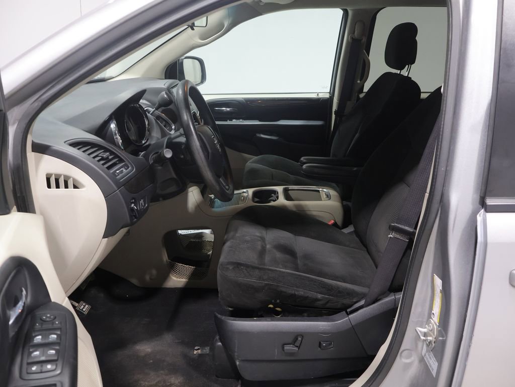 Used 2016 Dodge Grand Caravan SXT FWD image 9