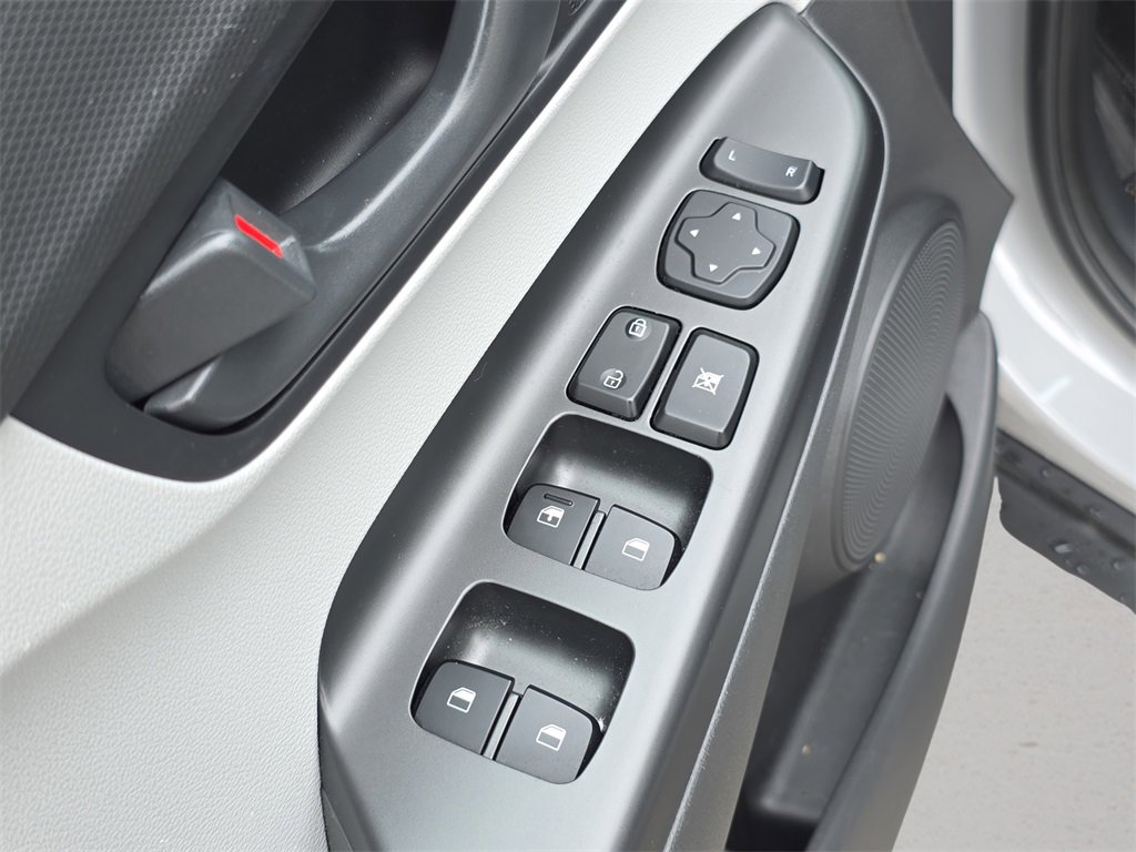 Certified 2023 Hyundai Kona SE image 18