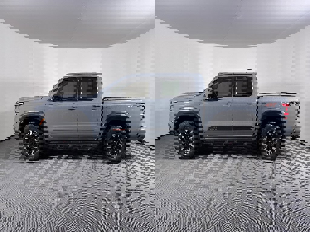 Used 2023 Nissan Frontier PRO-4X w/ Pro Convenience Package image 9