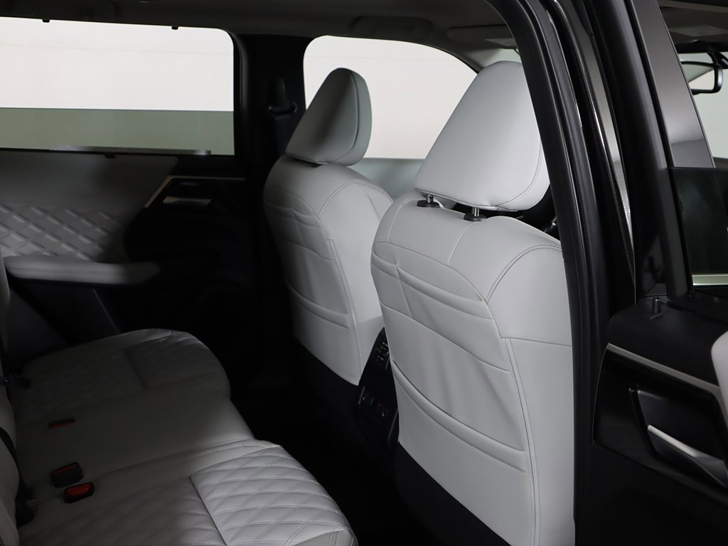 New 2025 Mitsubishi Outlander SEL image 34