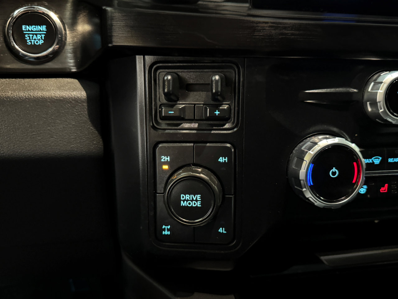 Used 2023 Ford F250 Lariat w/ Lariat Ultimate Package image 23