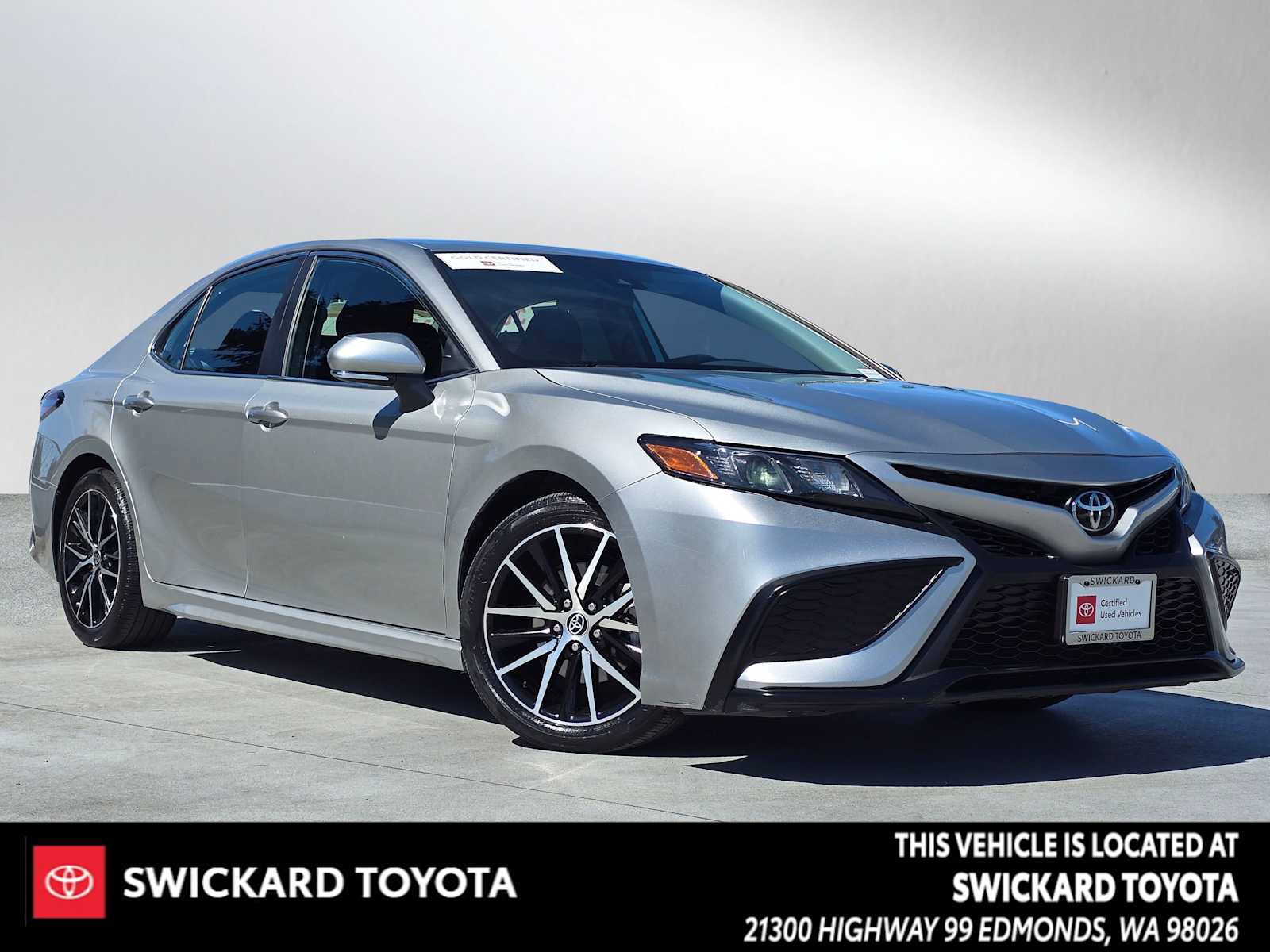 Certified 2022 Toyota Camry SE w/ Cold Weather Package image 1