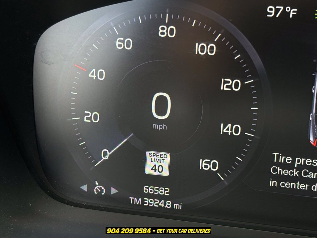 Used 2022 Volvo XC40 T5 R-Design w/ Climate Package AWD/4WD image 15