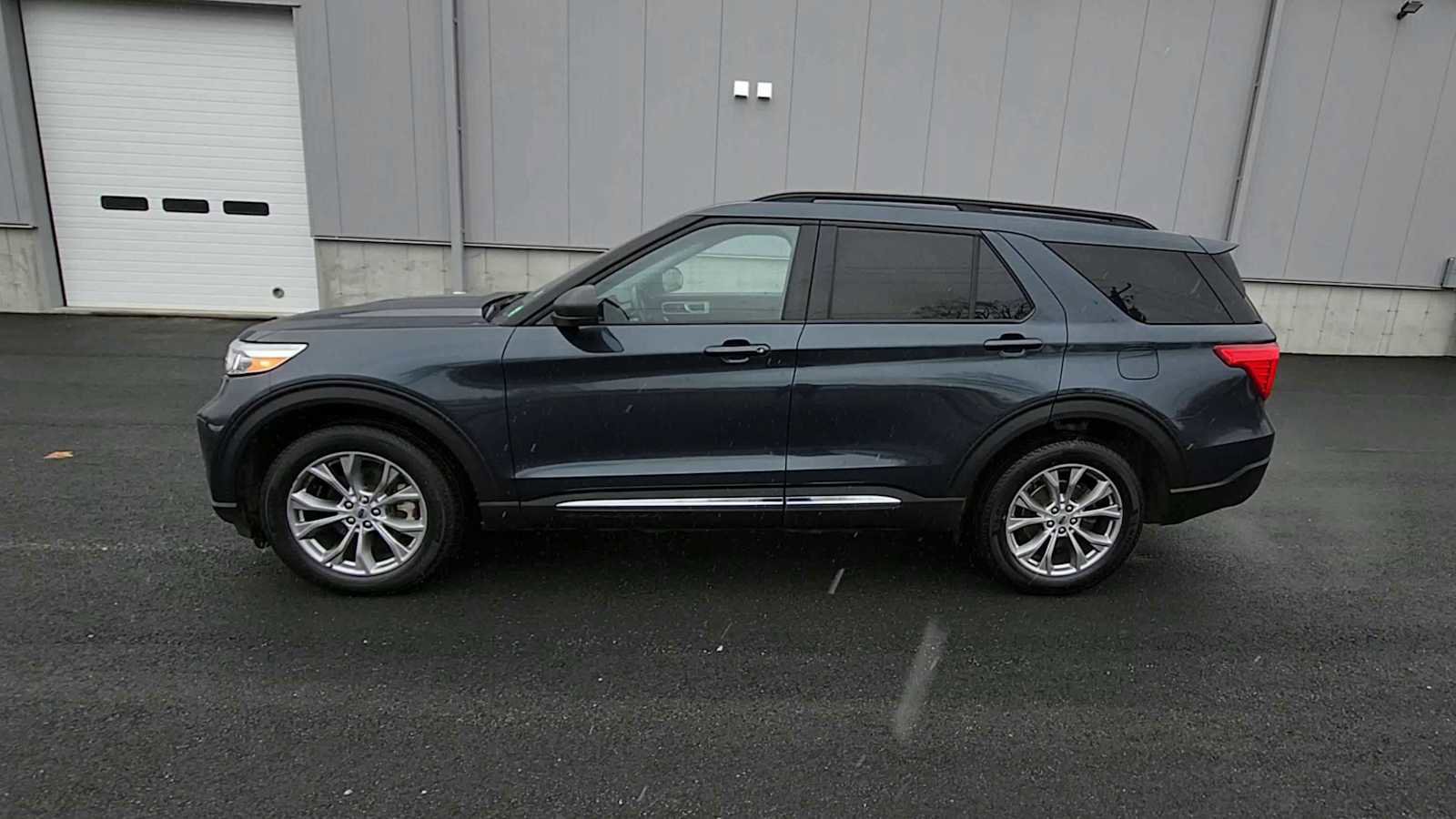 Used 2023 Ford Explorer XLT w/ Equipment Group 202A image 5