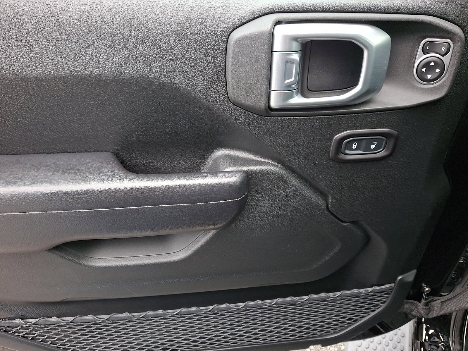 Used 2020 Jeep Wrangler Unlimited Sport image 12