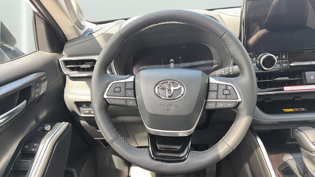 Used 2026 Toyota Highlander Platinum image 22