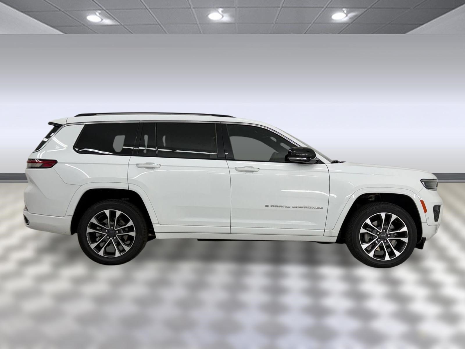 Used 2022 Jeep Grand Cherokee L Overland w/ Luxury Tech Group IV AWD/4WD image 8
