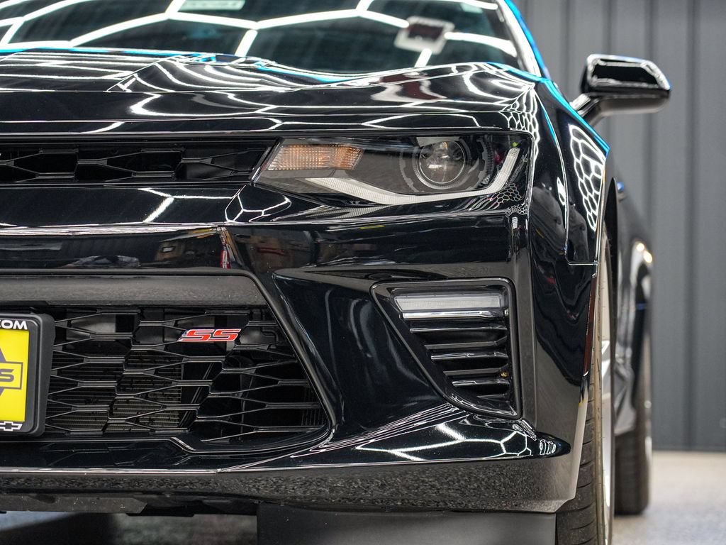 Used 2017 Chevrolet Camaro SS RWD image 9