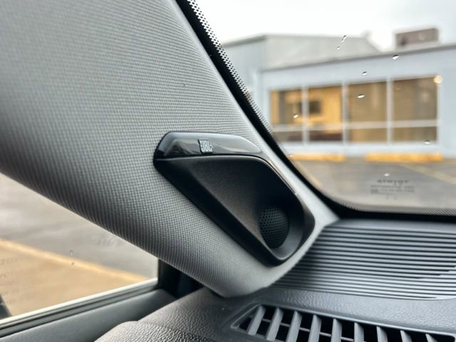 Used 2023 Toyota Venza Limited image 53