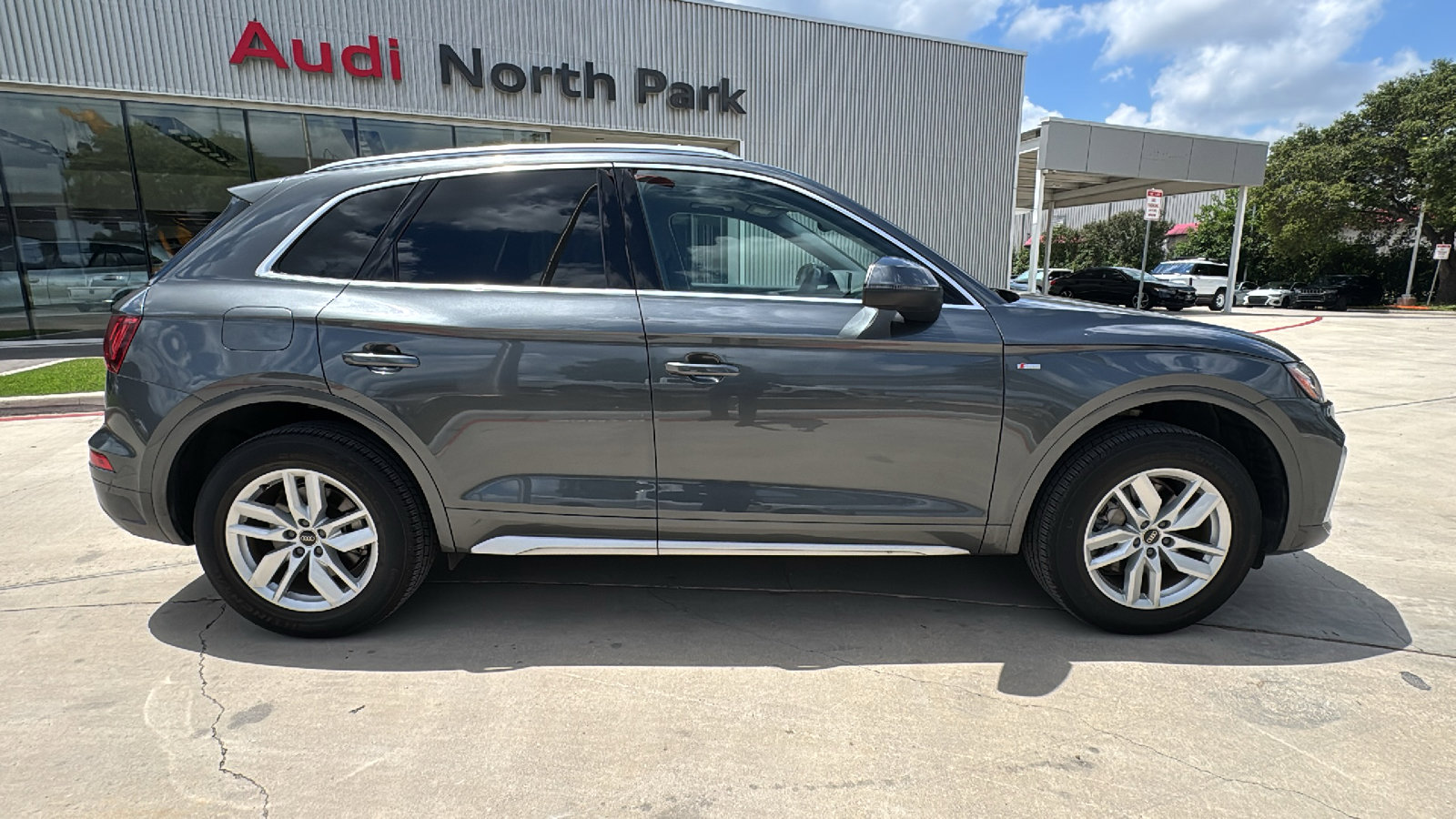 Used 2023 Audi Q5 2.0T Premium w/ Convenience Package AWD/4WD image 8